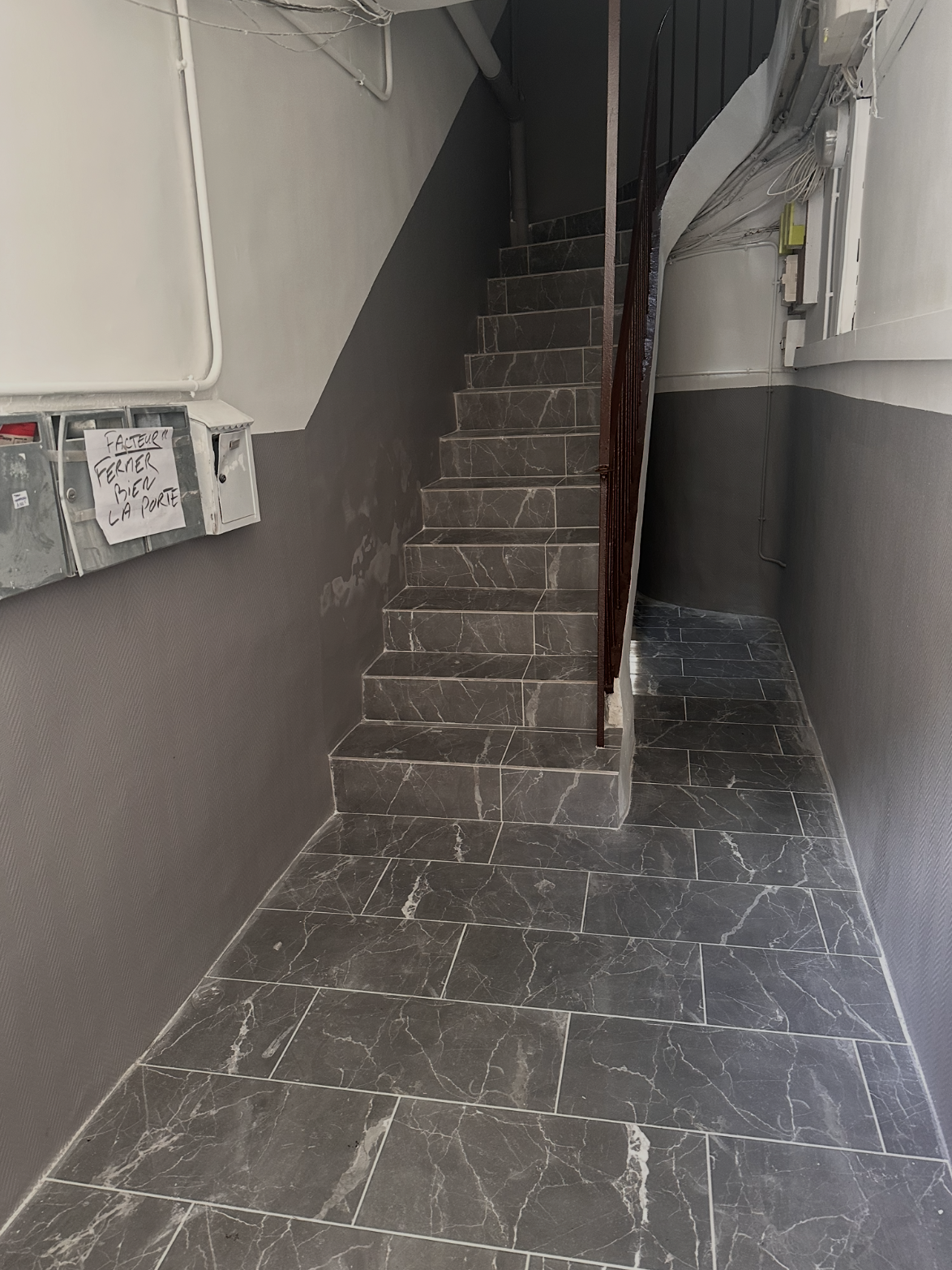 Cage d'escalier copropriété